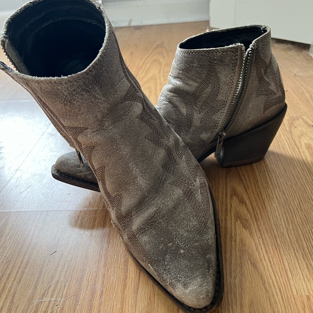 LIBERTY Black Distressed Gray Ankle Boots